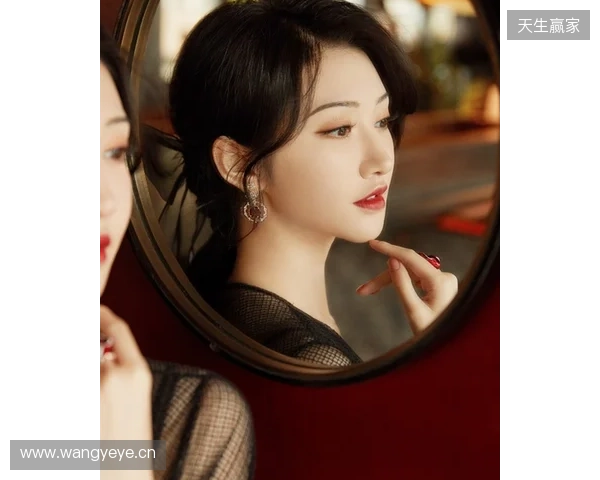 👀穿着热刺球衣！王钰栋与U22国足队友鲍盛鑫、蒯纪闻合影